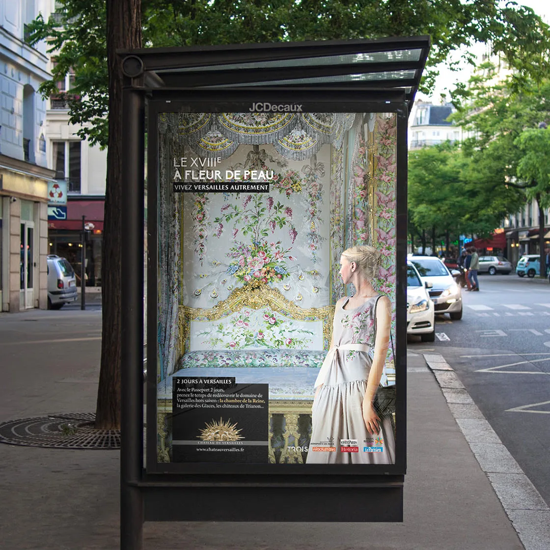 Château de Versailles, affiche abribus « Le XVIIIe à fleur de peau »