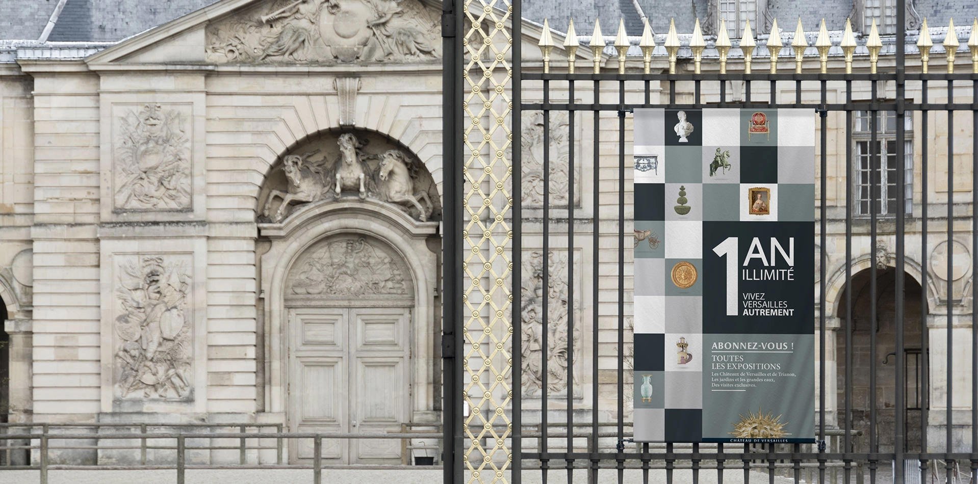 Château de Versailles, affiche 1 an illimité sur les grilles du Château